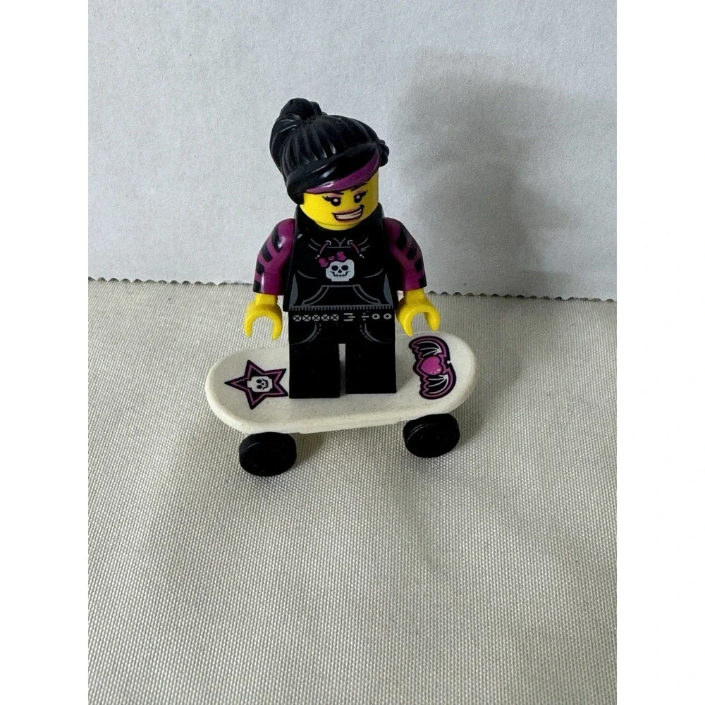 LEGO Minifigure Female Skull Hoodie Skateboarder w/ 38412 Deck & Ponytail‎